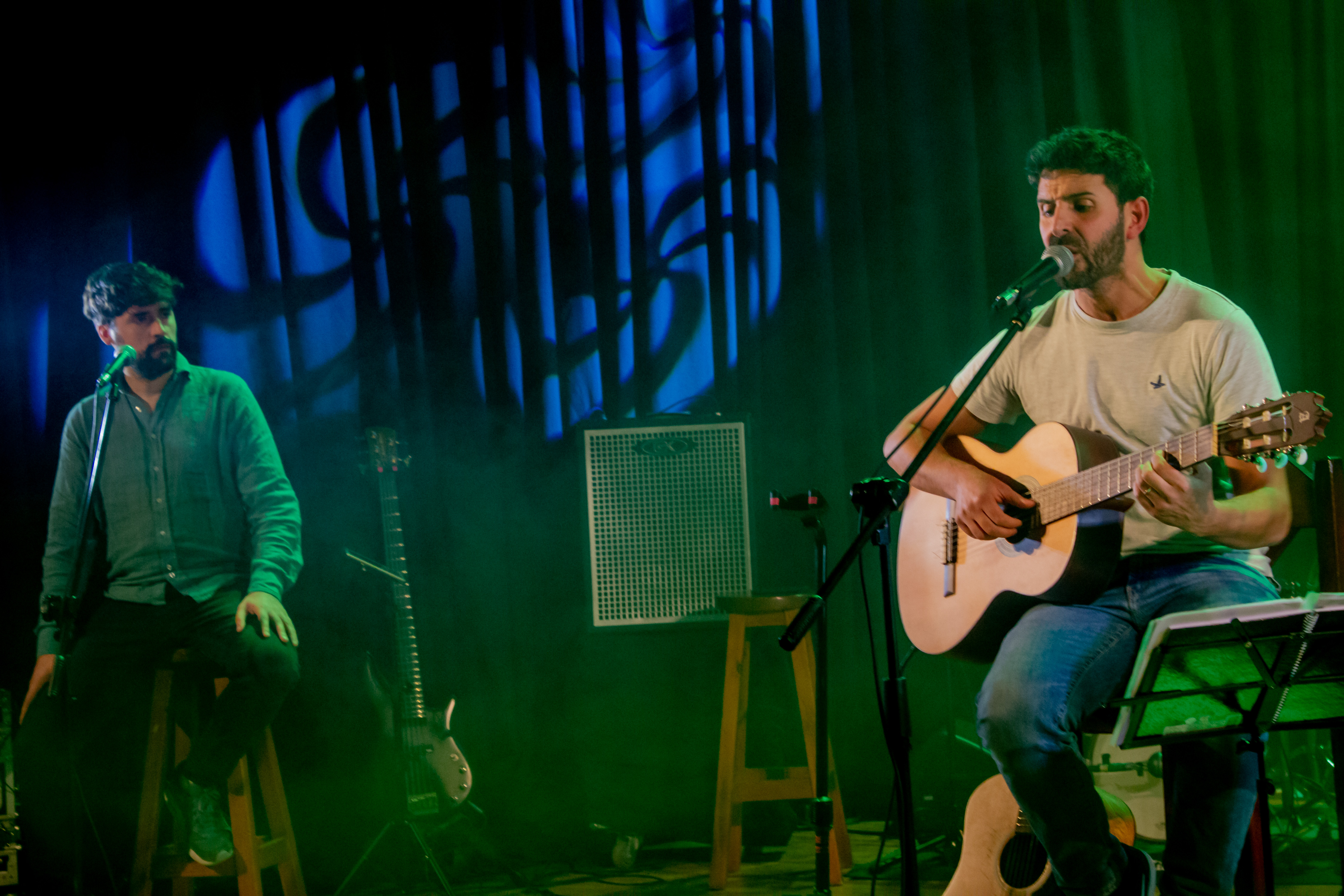 Nacho Pintos tocando en vivo formato dúo
